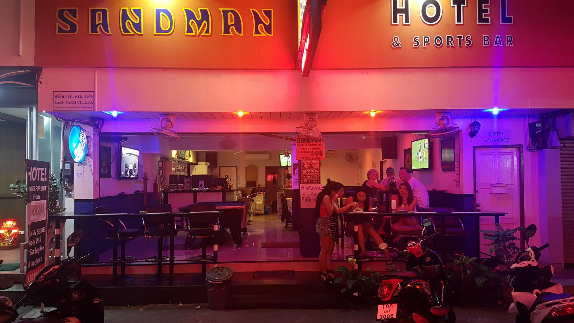 Sandman Hotel & Sports Bar Паттайя Экстерьер фото